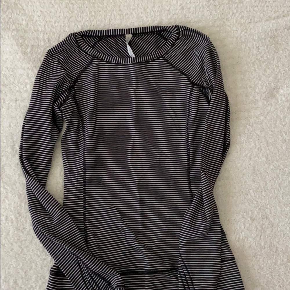 Lululemon long sleeved rulu running shirt size 4